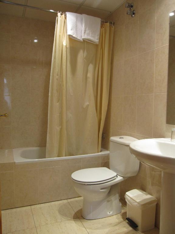 Fonda Agusti Hotell Esterri d'Àneu Rum bild